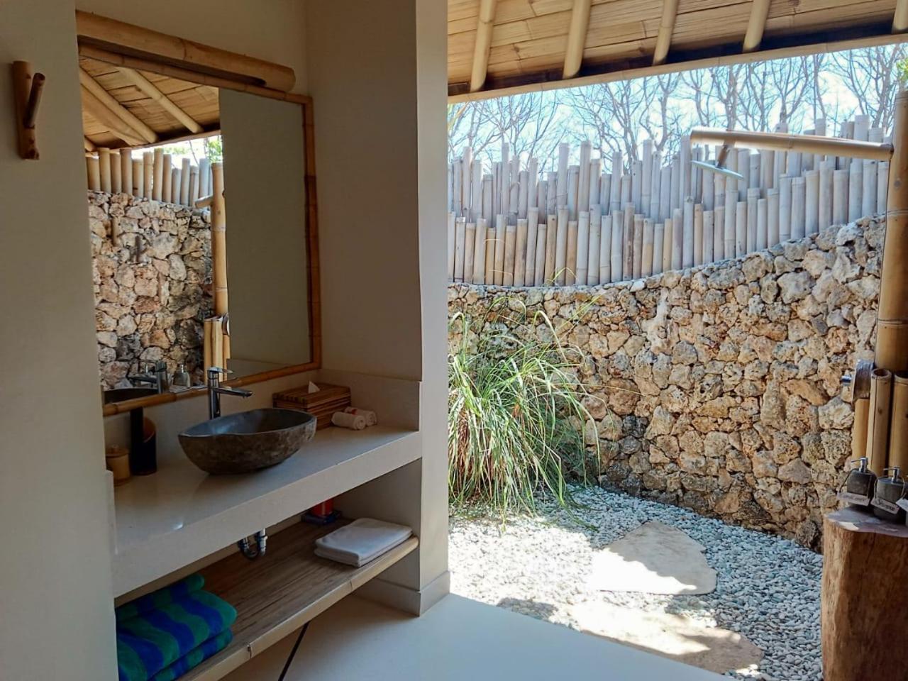 Maringi Sumba By The Sumba Hospitality Foundation Waikelo Esterno foto